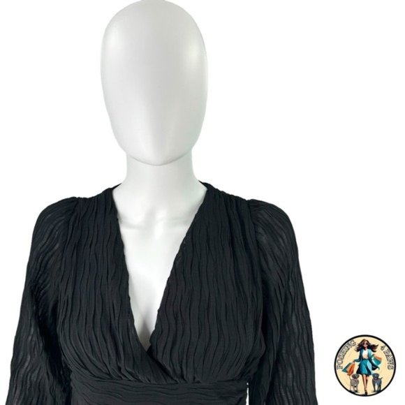 Petal & Pup | NEW Delilah Pleated V Neck Top in Black Size S - Picture 5 of 11